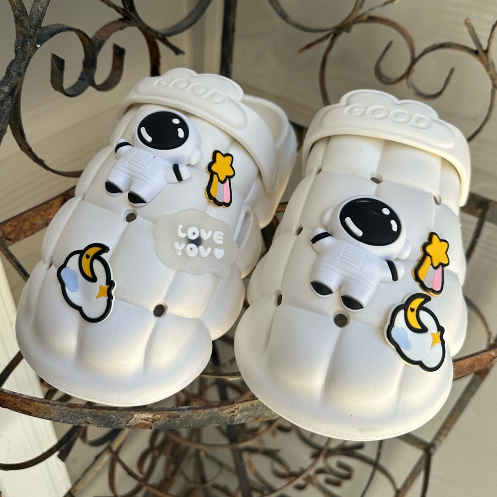 Cloud Platform Cartoon Astronaut Foam Slides